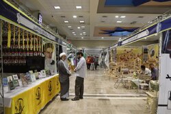 تشکر آیت الله اعرافی از برگزاری نمایشگاه دستاوردهای مهاجران غیر ایرانی قم