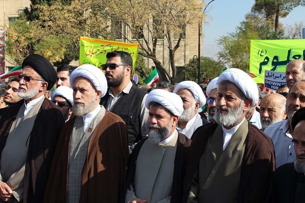 حضور گسترده مردم و روحانیت شیراز در راهپیمایی یوم الله ۱۳ آبان + تصاویر