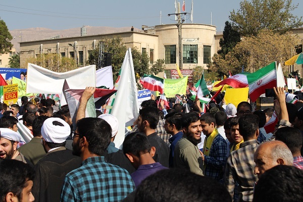 حضور گسترده مردم و روحانیت شیراز در راهپیمایی یوم الله 13 آبان + تصاویر