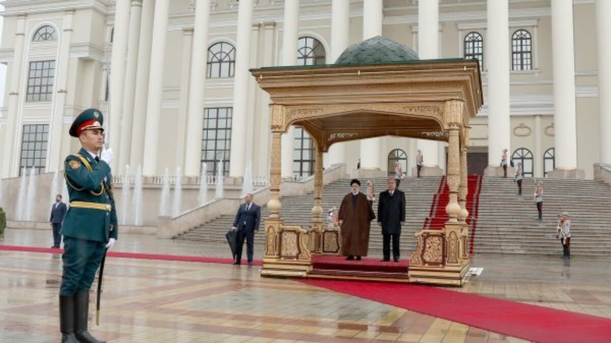 استقبال رسمی امامعلی رحمان از آیت الله رئیسی در قصر ملت تاجیکستان