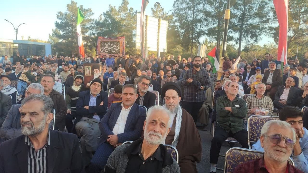 تجمع مردم کاشان در حمایت از مردم غزه برگزار شد