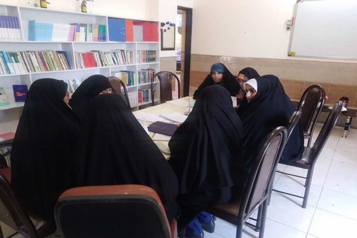 برگزاری میزگرد «کتاب، وقف و گسترش دانایی» در مدرسه علمیه غدیریه شیراز
