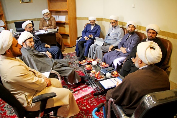 برگزاری جلسه بررسی وضعیت مدرسه علمیه امام صادق(ع) مرودشت+عکس