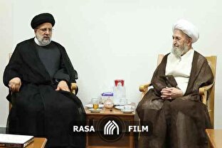 وداع آیت‌الله سبحانی با پیکر شهید جمهور