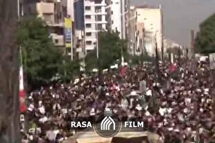 خیابان انقلاب تهران مملو از جمعیت مردم عزادار شد