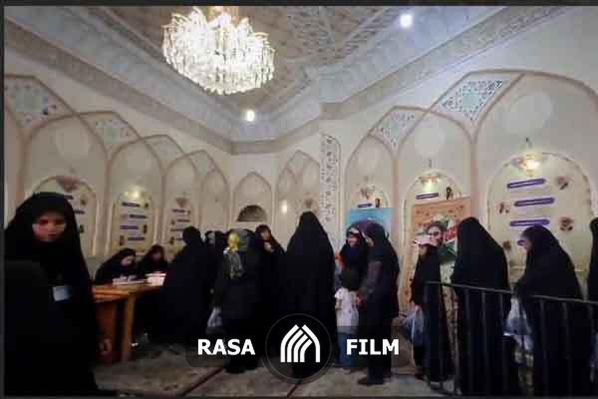 حضور پرشور مردم انقلابی قم در ساعات اولیه رأی گیری