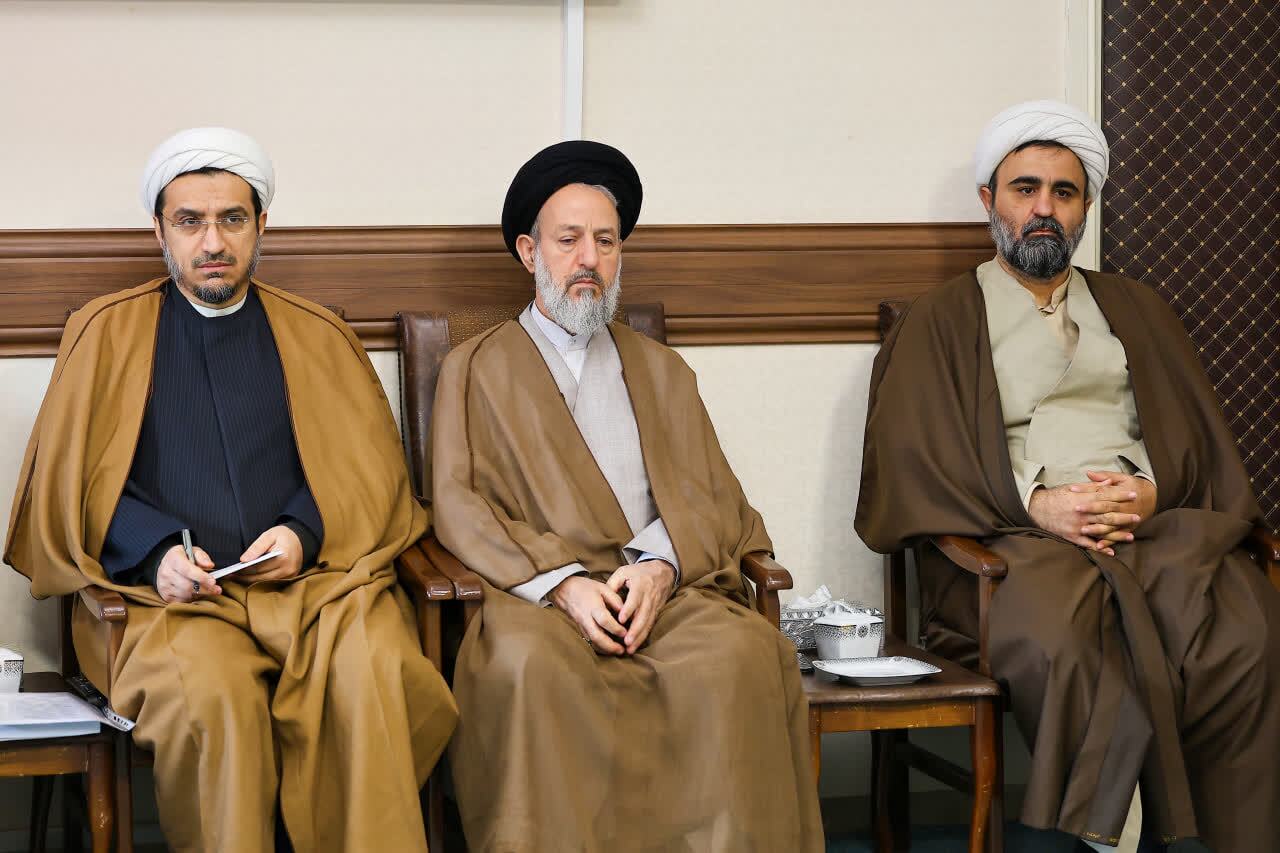 نشست مدیران مدارس علوم دینی تبریز با نماینده ولی‌فقیه در استان+ تصاویر