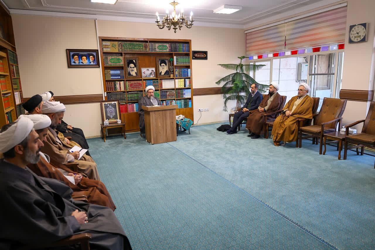 نشست مدیران مدارس علوم دینی تبریز با نماینده ولی‌فقیه در استان+ تصاویر