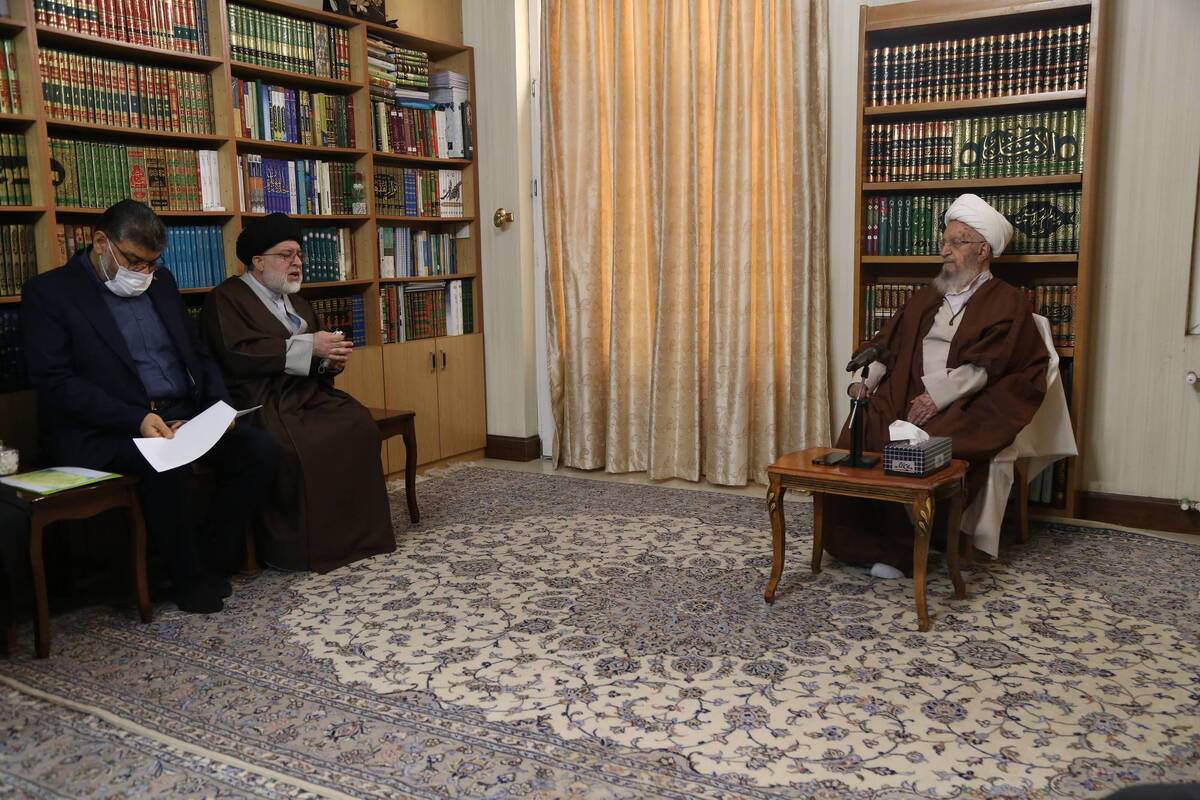 وکلا باید منافع مردم را بر منافع شخصی مقدم بدارند