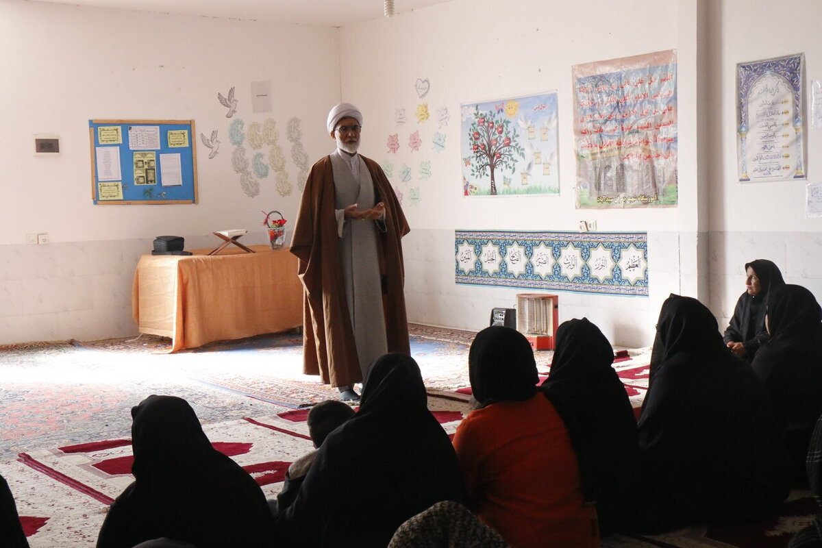 نقش آفرینی مادر خانواده در تربیت فرزندان بی‌بدیل است