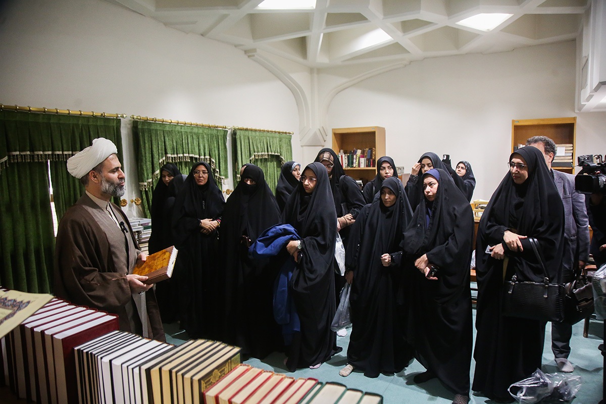 رسانه امروز هم سنگر می‌سازد هم مدافع است / روایت گنجینه‌های ۸۵۰ ساله آستان حضرت معصومه(س)