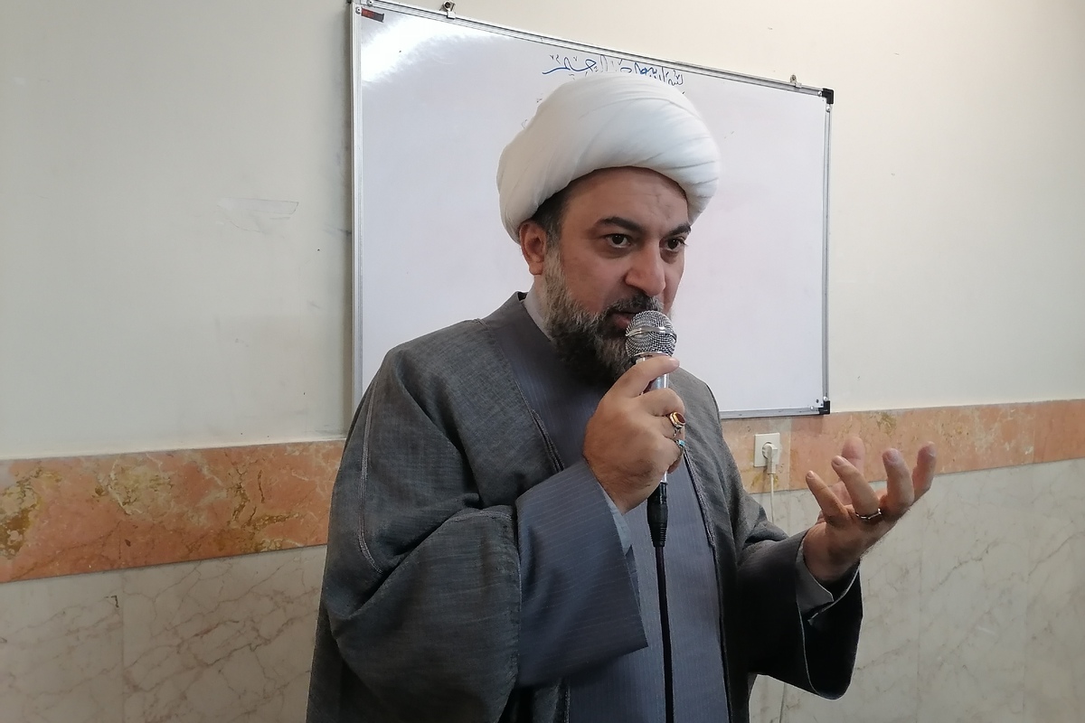 کارگاه «آسیب‌ها و فرصت‌های فضای مجازی» در مدرسه علمیه امامیه شهرکرد