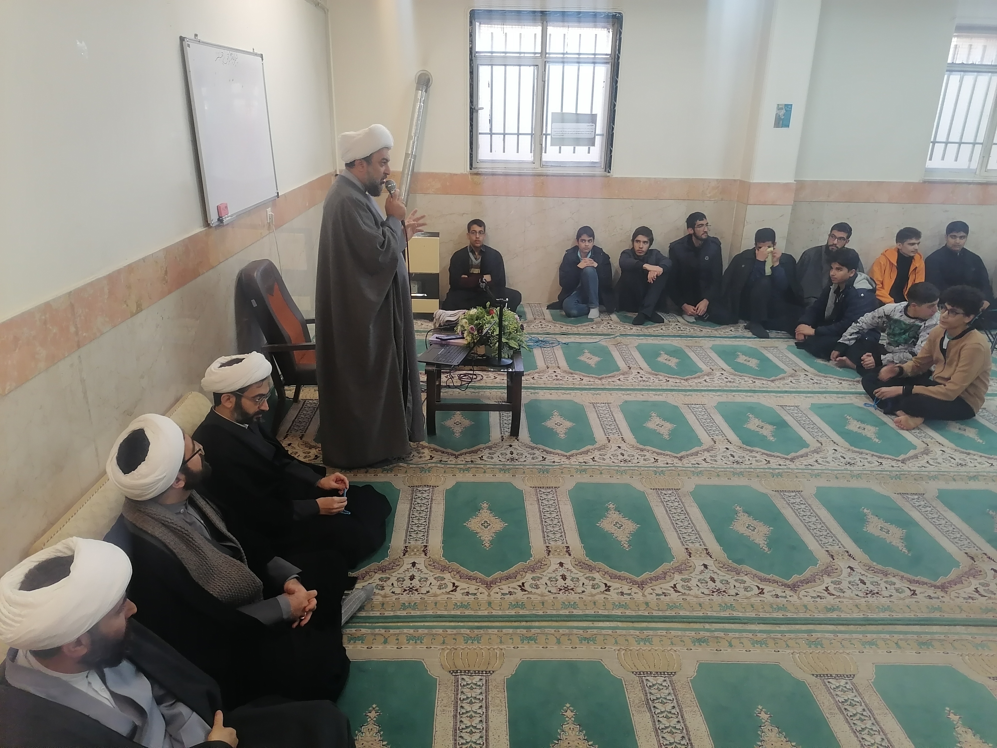 کارگاه «آسیب‌ها و فرصت‌های فضای مجازی» در مدرسه علمیه امامیه شهرکرد