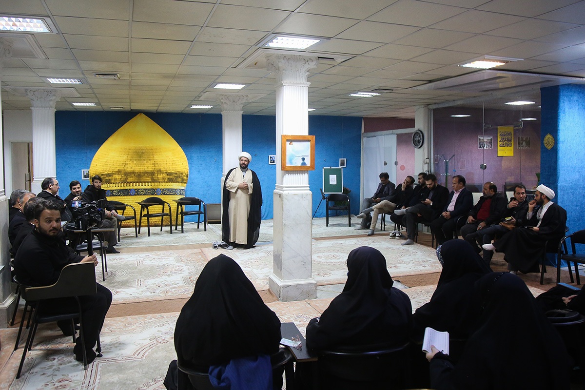 گزارشی از بازدید خبرنگاران از آستان مقدس حضرت معصومه گزارشی از بازدید خبرنگاران از آستان مقدس حضرت معصومه