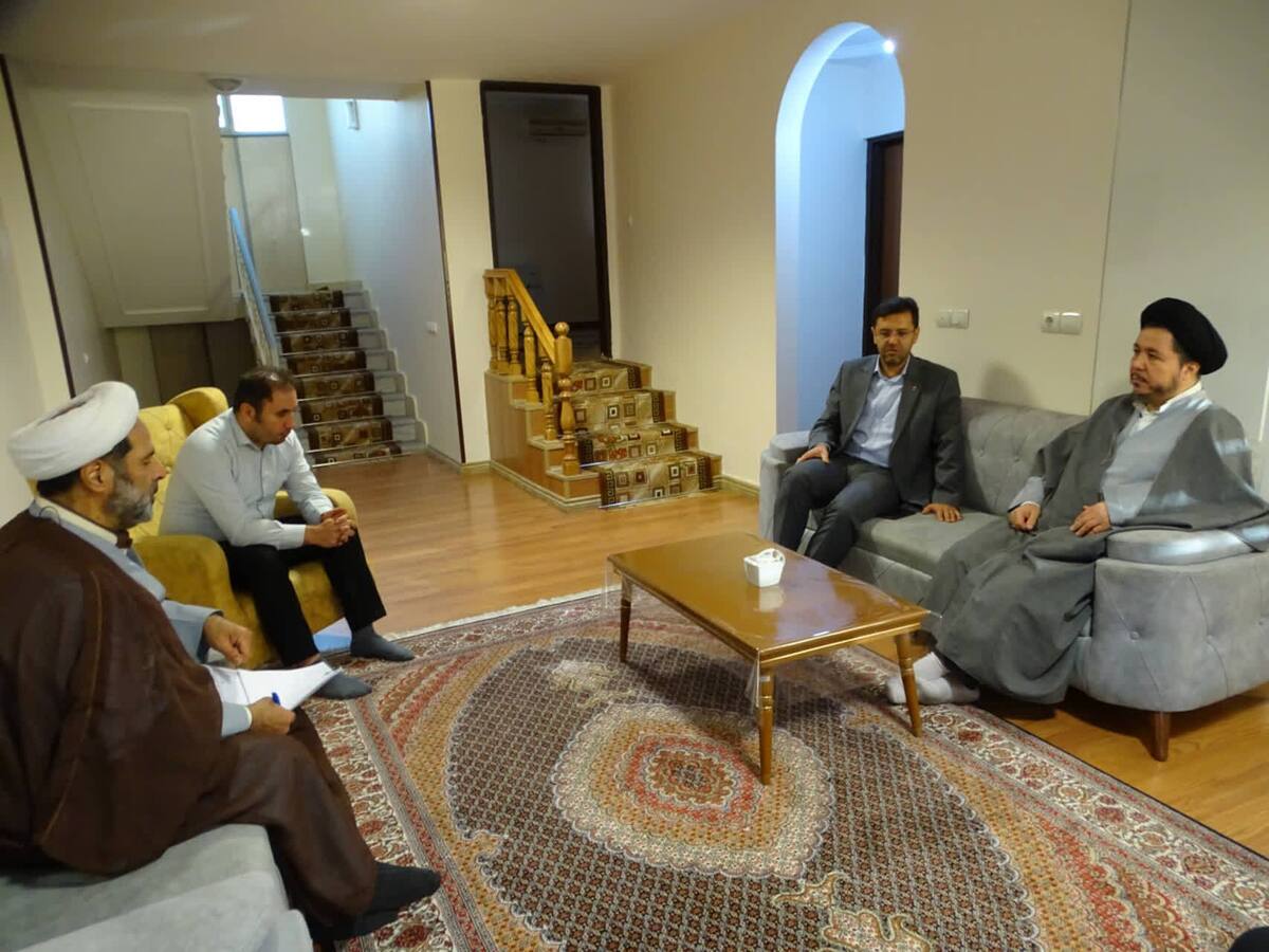 نشست مشترک مرکز خدمات حوزه‌ های علمیه استان با بیمه «ما» برگزار شد