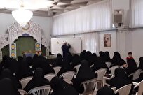 حضور بیش از ۵۰۰ بانوی قمی در کارگاه های تربیت فرزند حرم مطهر