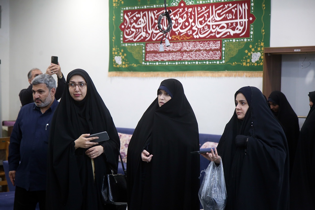 فعالیت ۲۵۰ خادم افتخاری در خیاط‌خانه آستان حضرت معصومه