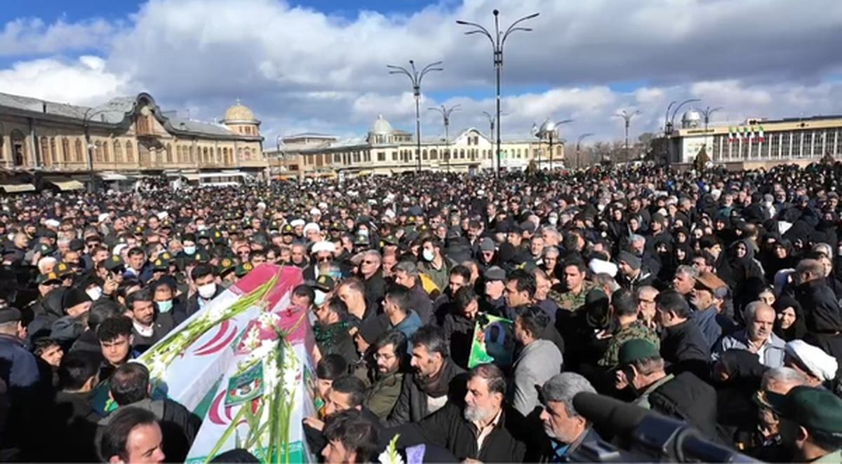 تشییع پیکر دو شهید اغتشاشات اخیر در همدان+ تصاویر