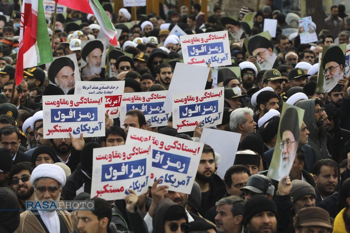 تجمع طلاب و روحانیان در اعتراض به اقدامات خرابکارانه آشوبگران