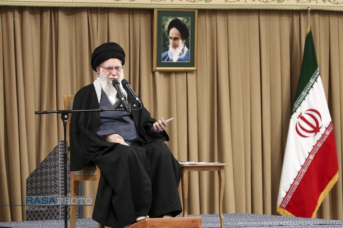 حاشیه‌نویسی یک دیدار، بازنویسی یک تاریخ