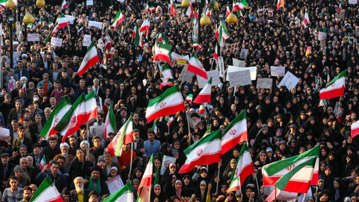 فیلم| حضور پرشور مردم شیراز در محکومیت اغتشاشات اخیر