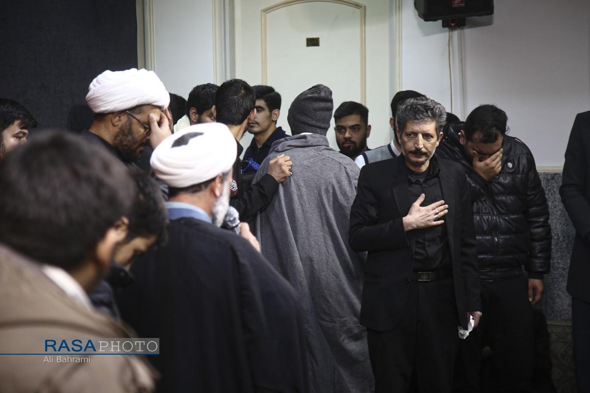 مراسم وداع با پیکر شهید طلبه ابوالفضل طغیانی در مدرسه علمیه امام حسین (ع) قم