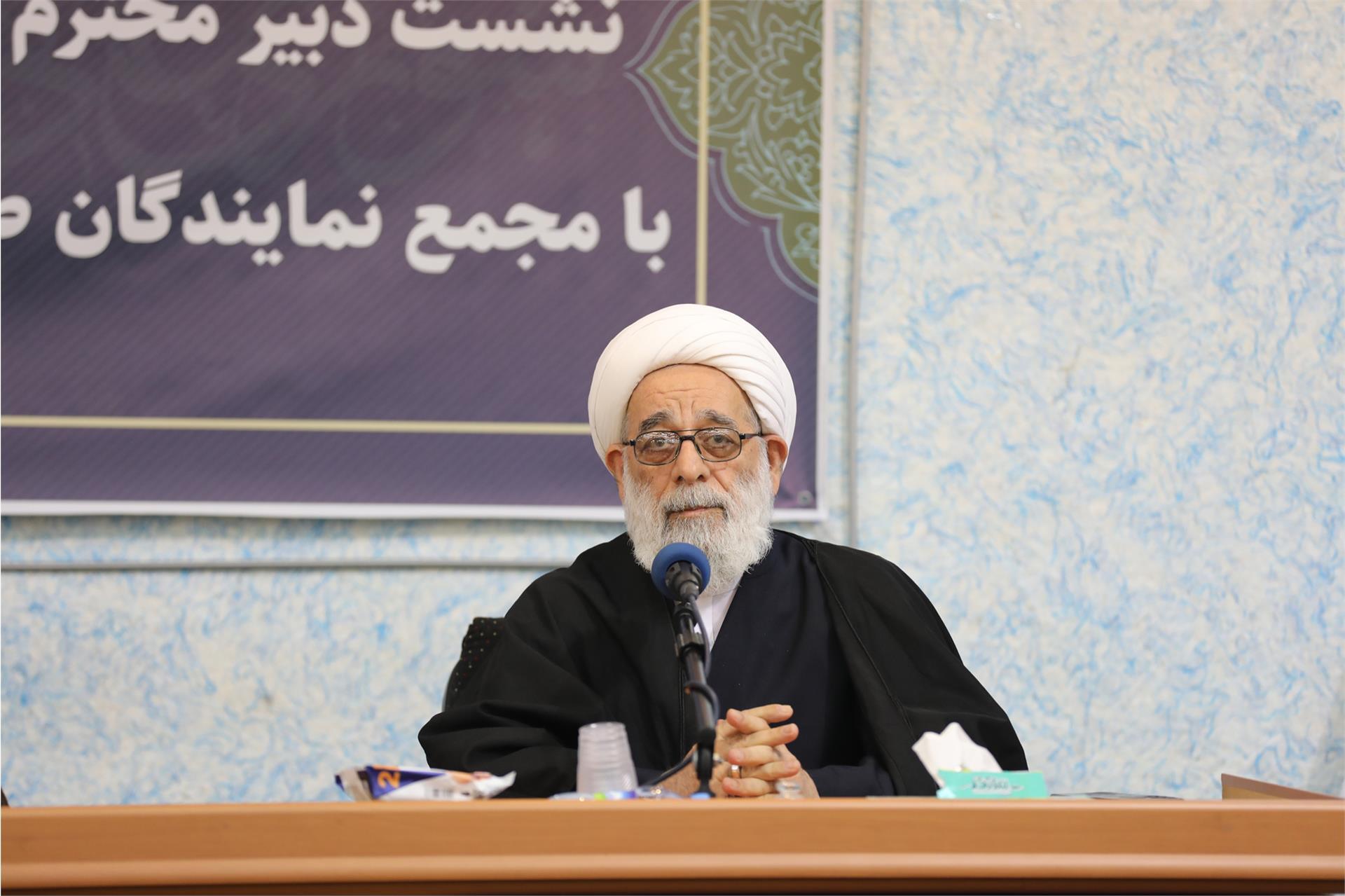 حالت نا امیدی در هیچ یک از حوادث در رهبر انقلاب وجود ندارد/ انتقاد از  اظهارات برخی حوزویان