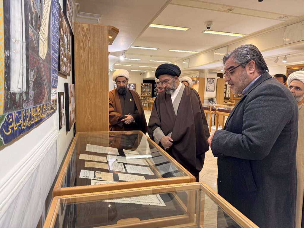 بازدید معاون فرهنگی حرم بانوی کرامت از مرکز اسناد حوزه و روحانیت مدرسه فیضیه قم