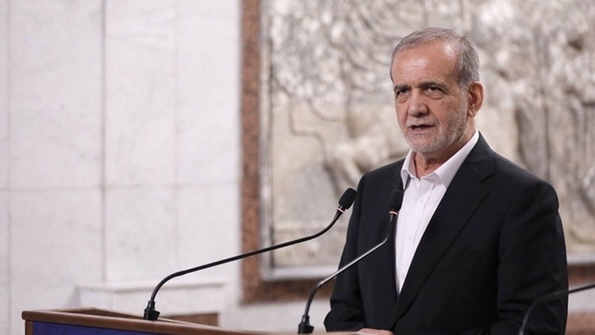 مشکل معیشت مردم را باید به هر شکلی شده حل کنیم