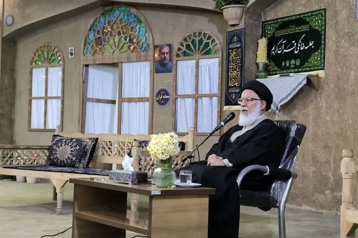 انس با قرآن یکی از مهم‌ترین گام‌ها برای ساخت امت اسلامی است