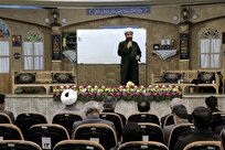 دشمن از بی‌اطلاعی جوانان ما سوء استفاده می‌کند