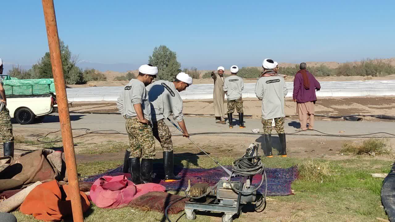 روایت حضور جهادی حوزه علمیه کهنوج در سیلاب جنوب کرمان