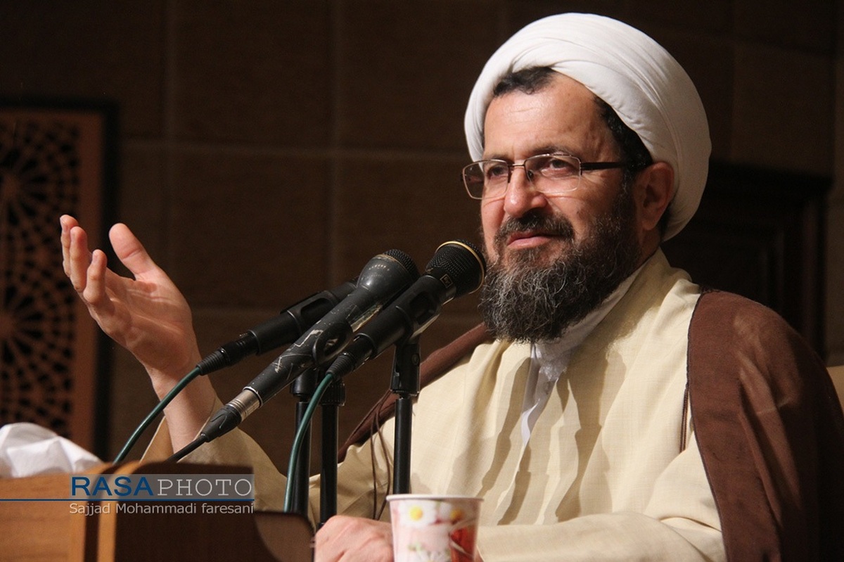 بصیرت برای مسئولان به معنای خدمت خالصانه و بدون منت به مردم است