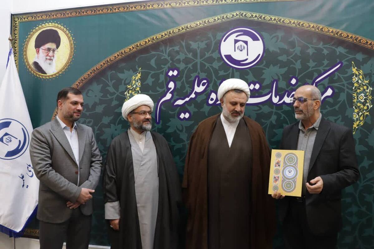 استاندار قم از مؤلف و مدیرکل مرکز خدمات قم تقدیر کرد