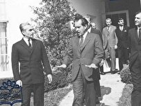 سفارت آمریکا؛ شیرینی معرفی فرح به شاه