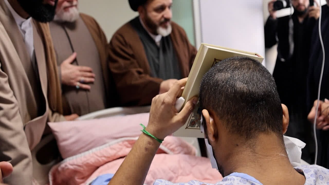 عیادت مسئولان حوزوی و نمایندگان نهادهای عالی حوزه از مجروحان اغتشاشات اخیر عیادت مسئولان حوزوی و نمایندگان نهادهای عالی حوزه از مجروحان اغتشاشات اخیر