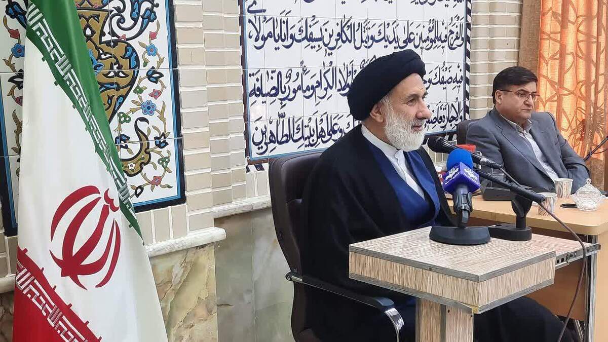 مسئولان مشکلات اقتصادی را برای مردم تبیین کنند