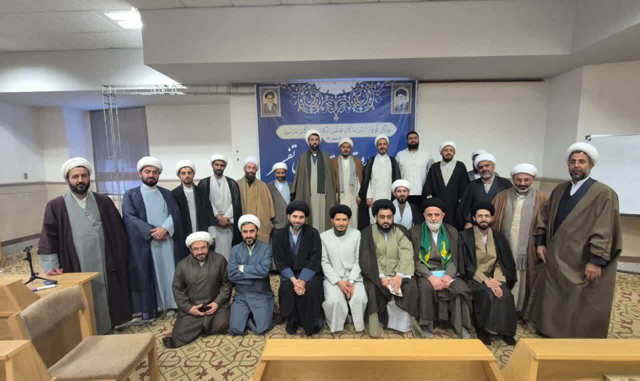 نخستین دوره تربیت استاد تفسیر در قم برگزار شد نخستین دوره تربیت استاد تفسیر در قم برگزار شد