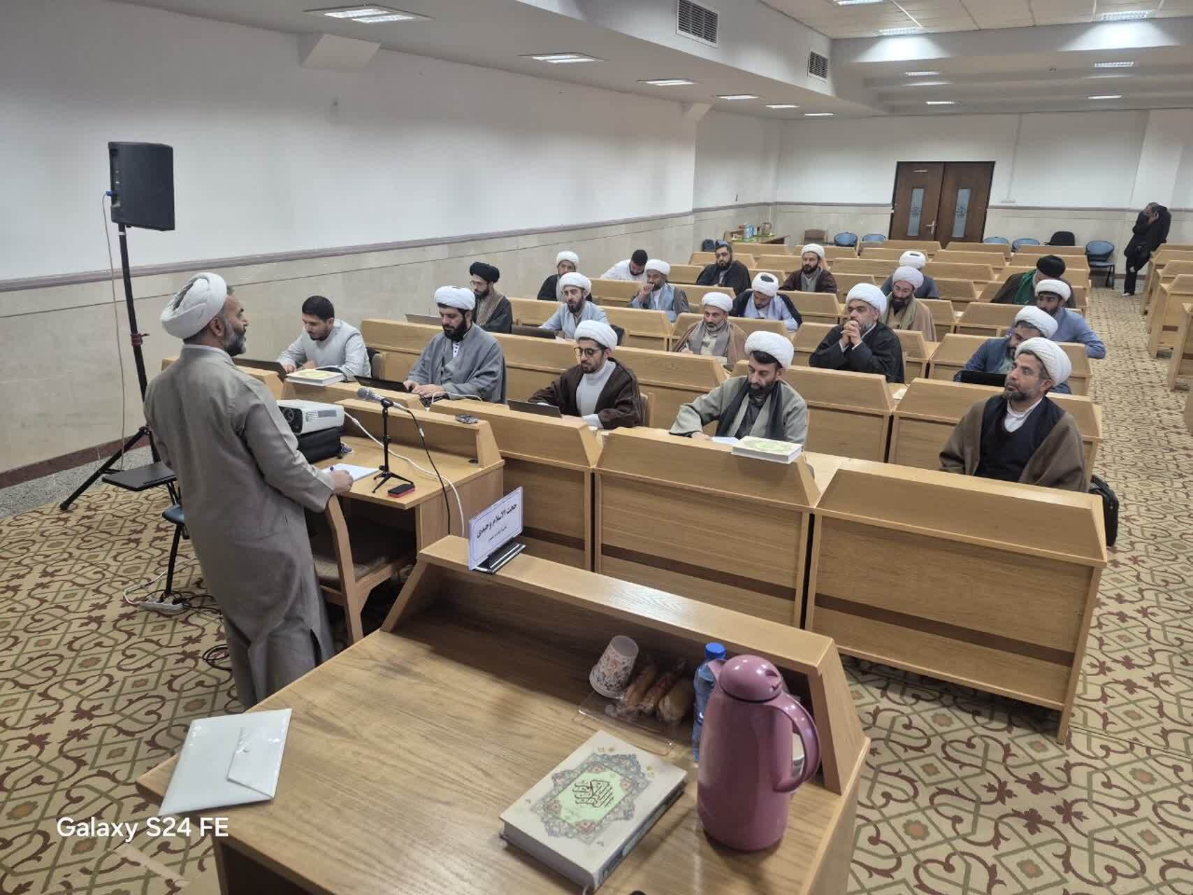 نخستین دوره تربیت استاد تفسیر در قم برگزار شد نخستین دوره تربیت استاد تفسیر در قم برگزار شد