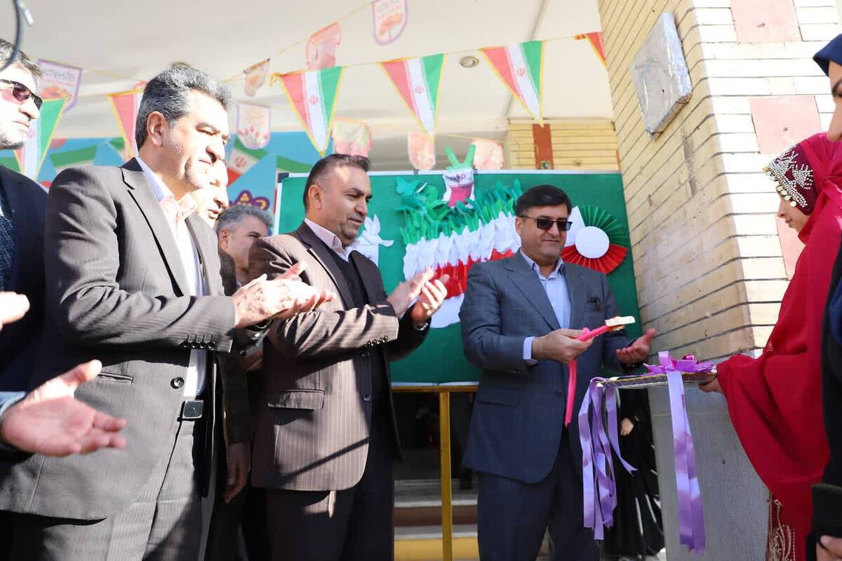 طنین زنگ انقلاب در مدارس چهارمحال و بختیاری؛ جشن‌های دهه فجر آغاز شد