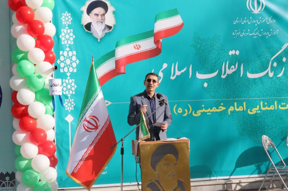 دانش‌آموزان، پرچمداران آینده نظام و کشور هستند