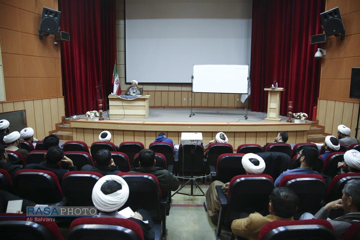 انتقال معارف در قالب دعا، رسالت طلاب است/ دعای ابوحمزه ثمره بیش از یک قرن مجاهدت علمی علمای اصفهان