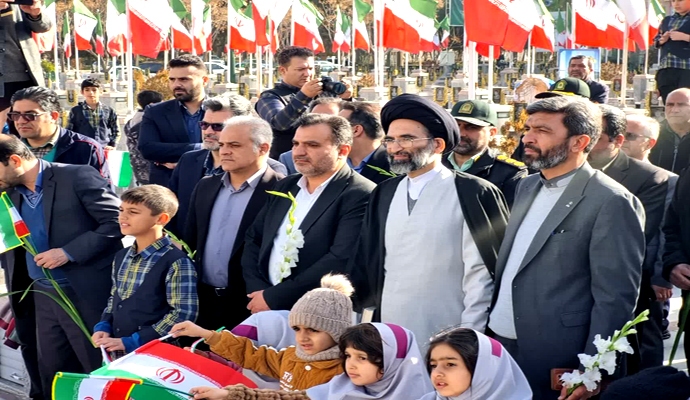 ادای احترام مسؤولان کاشان به مقام شامخ بنیان‌گذار کبیر انقلاب اسلامی + تصاویر