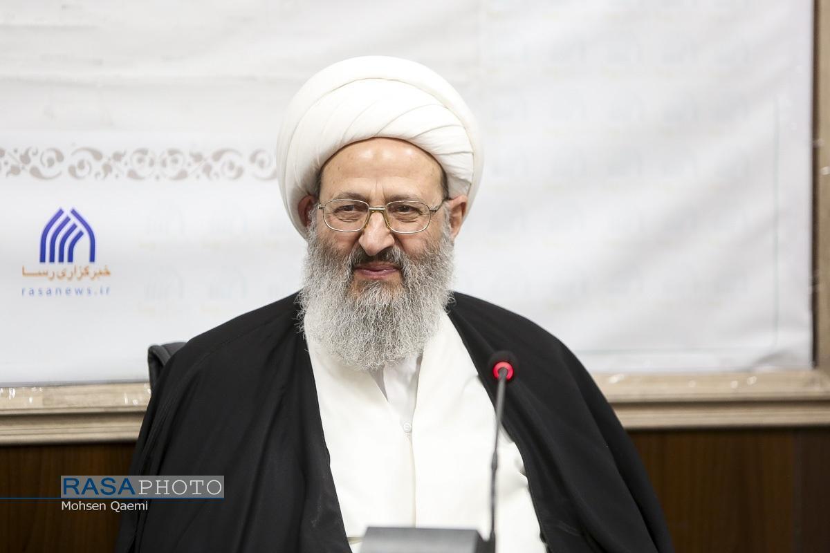 ملت ایران با صلابت پشت ولایت فقیه و نیروهای انقلابی ایستاده است