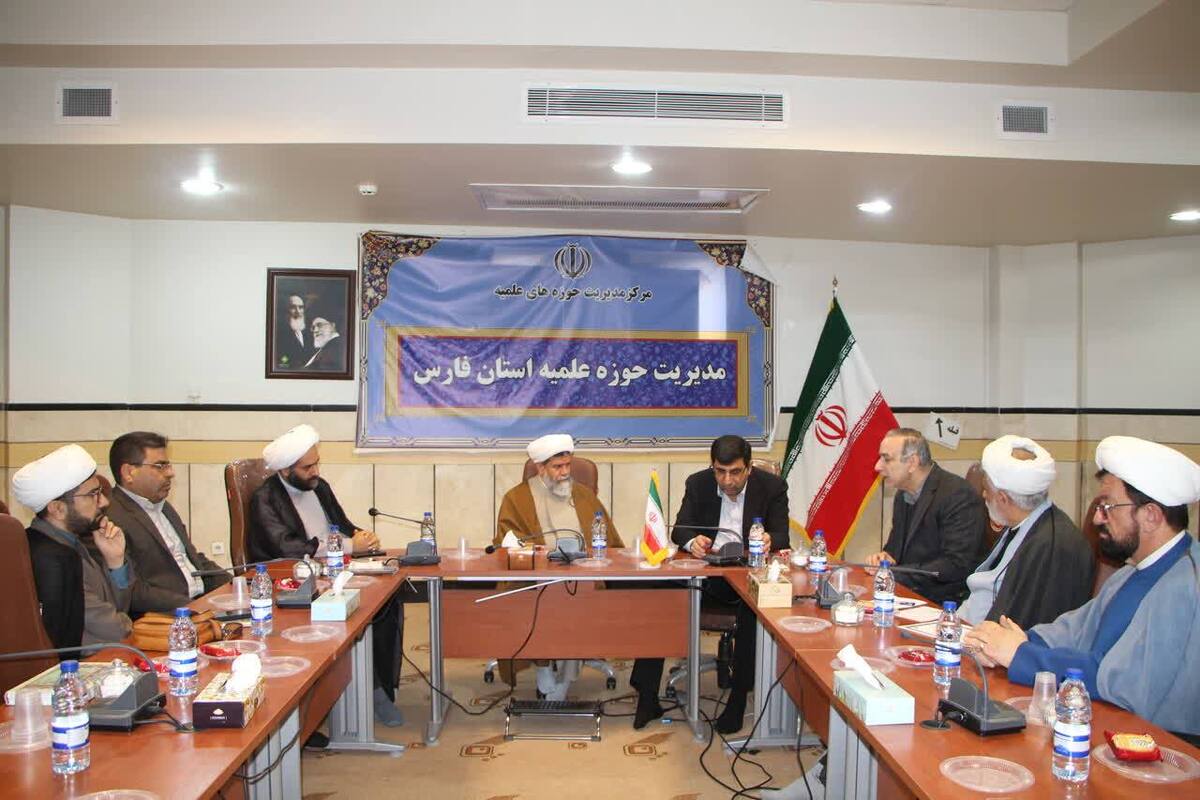 تفاهم‌نامه همکاری حوزه‌ علمیه و دانشگاه آزاد اسلامی فارس امضا شد