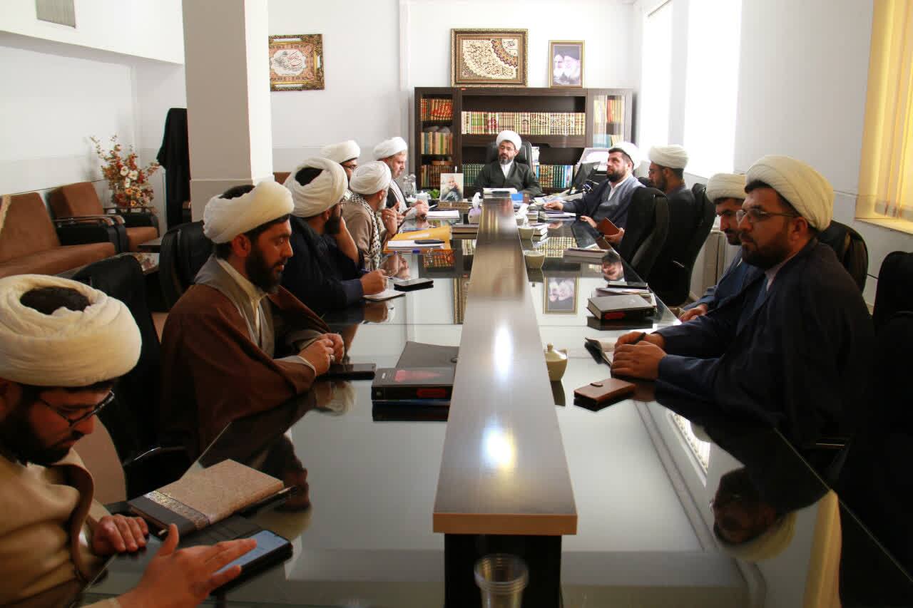 برنامه‌های تبلیغی دهه فجر پیام امید و مقاومت را در جامعه تقویت کند