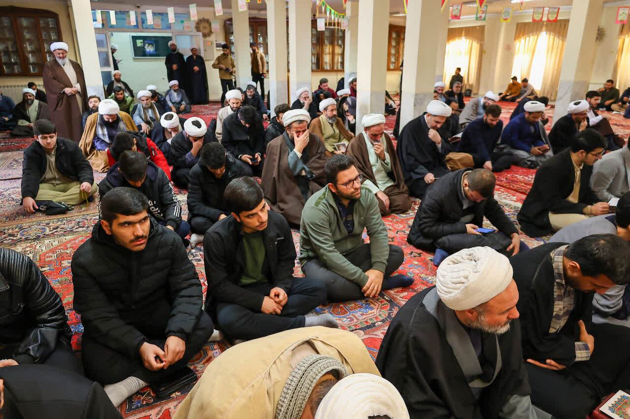 امام جمعه تبریز در آیین بزرگداشت مرحوم سیدابوالفضل مصطفایی حضور یافت+ تصاویر امام جمعه تبریز در آیین بزرگداشت مرحوم سیدابوالفضل مصطفایی حضور یافت+ تصاویر