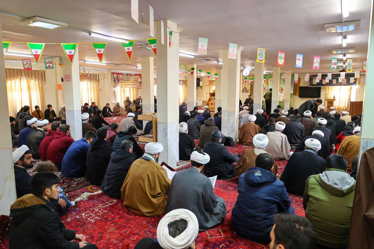 امام جمعه تبریز در آیین بزرگداشت مرحوم سیدابوالفضل مصطفایی حضور یافت+ تصاویر امام جمعه تبریز در آیین بزرگداشت مرحوم سیدابوالفضل مصطفایی حضور یافت+ تصاویر