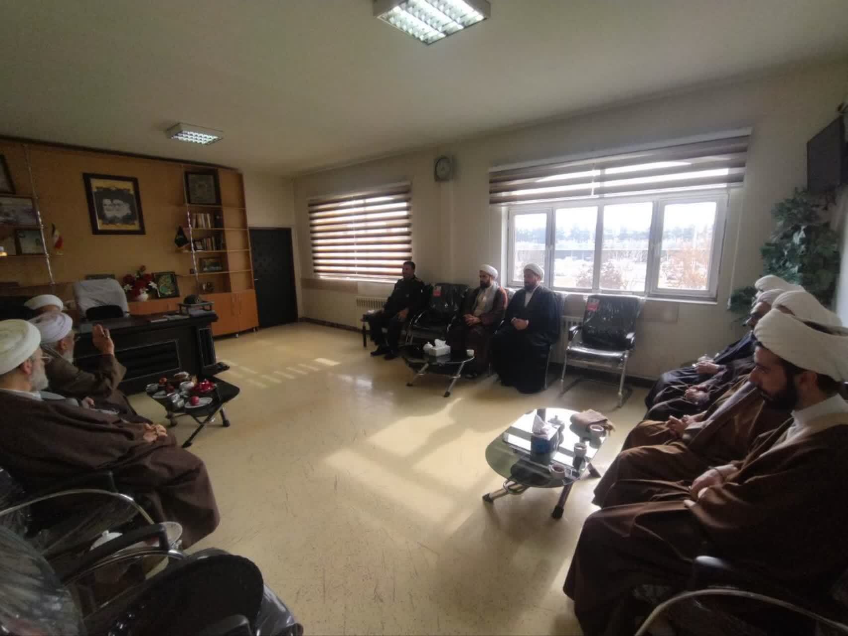 تجدید میثاق علما و اساتید حوزه علمیه بناب با سپاه پاسداران در واکنش به گستاخی اتحادیه اروپا+ تصاویر