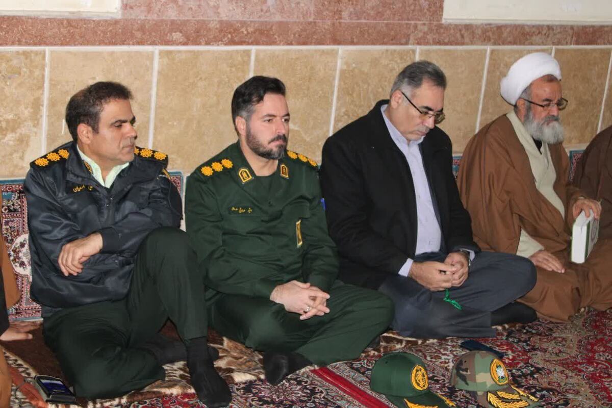 آیین گرامیداشت دهه فجر در تیپ ۳۲۱ نیروی زمینی ارتش در مرند